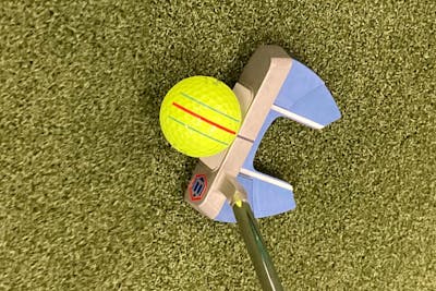 A Bettinardi Inovai 6.0 Slant Neck Putter in front of a golf ball. 