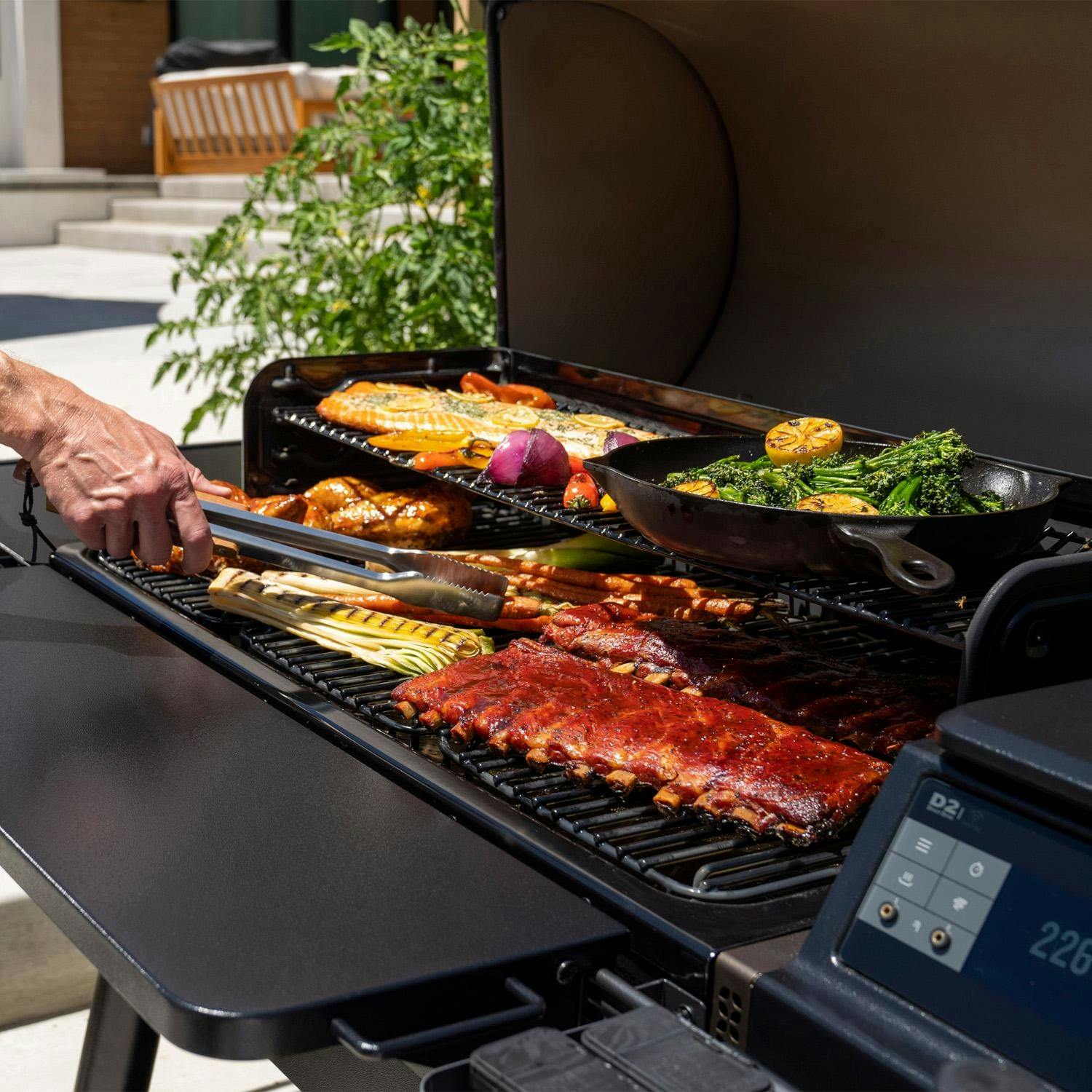 Traeger Ironwood Wood XL Pellet Grill with Pop-And-Lock Accessory Rail