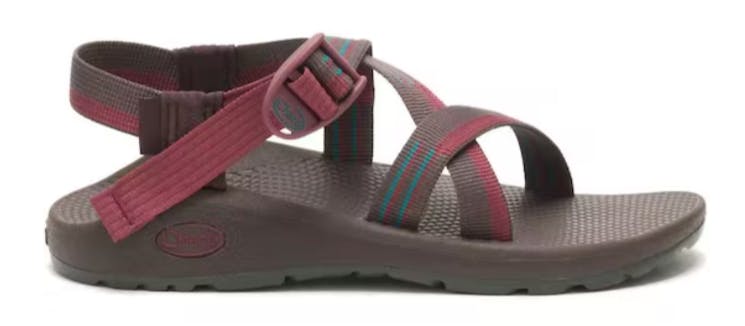 Best Hiking Sandals Of 2024, Per Podiatrist Guidelines | mindbodygreen