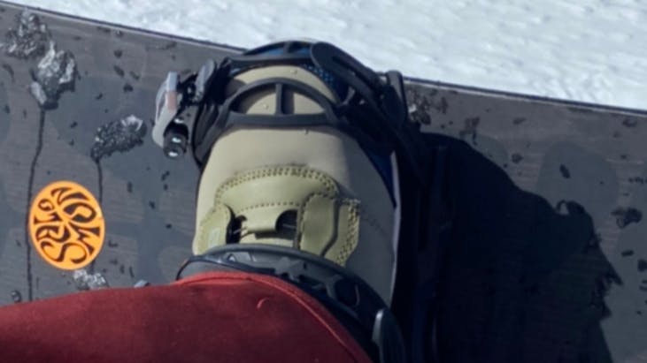 Top down view of the Salomon Highpath Snowboard.