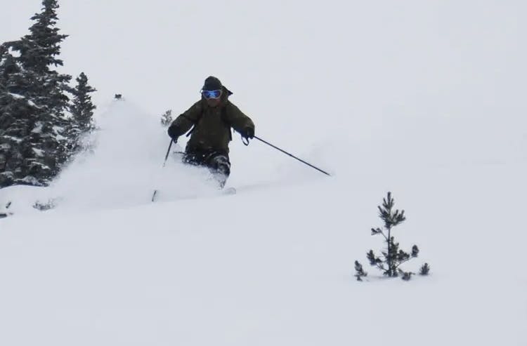 A skier turning down a snowy mountain. 