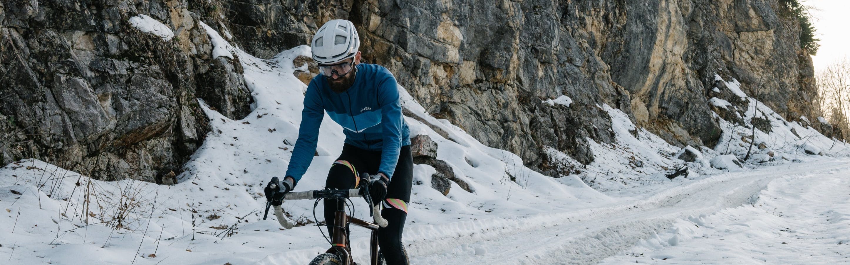 Biking in Cold Weather – An Expert Guide to Winter Cycling Gear