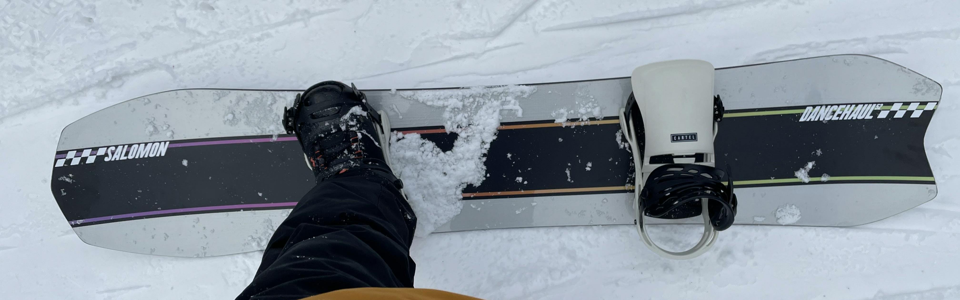 Top down photo of the Salomon Dancehaul Snowboard · 2022.