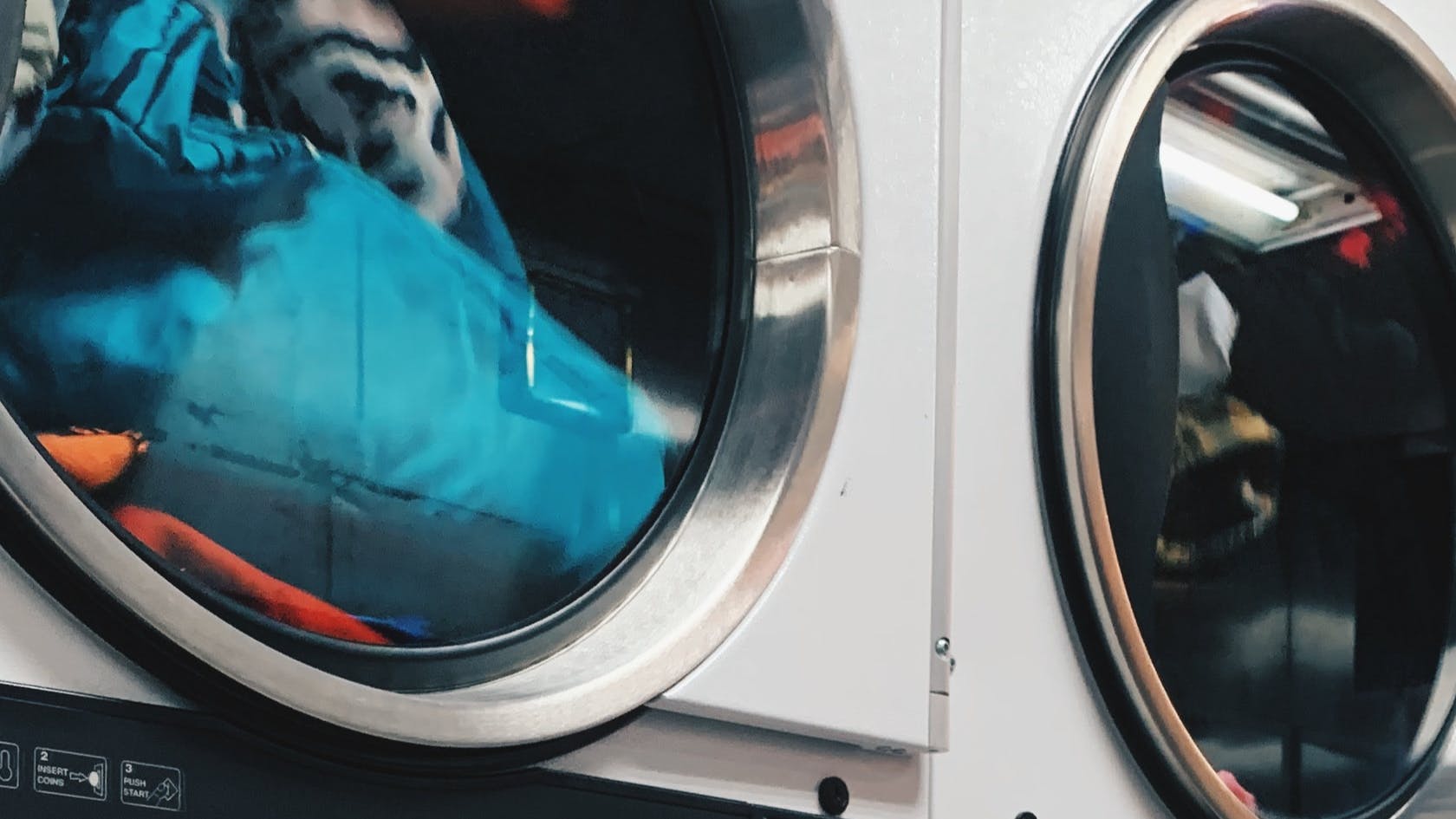 A line of washing machines at a laundromat. 