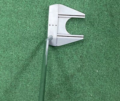 Top down view of the Odyssey White Hot OG #7 Putter.