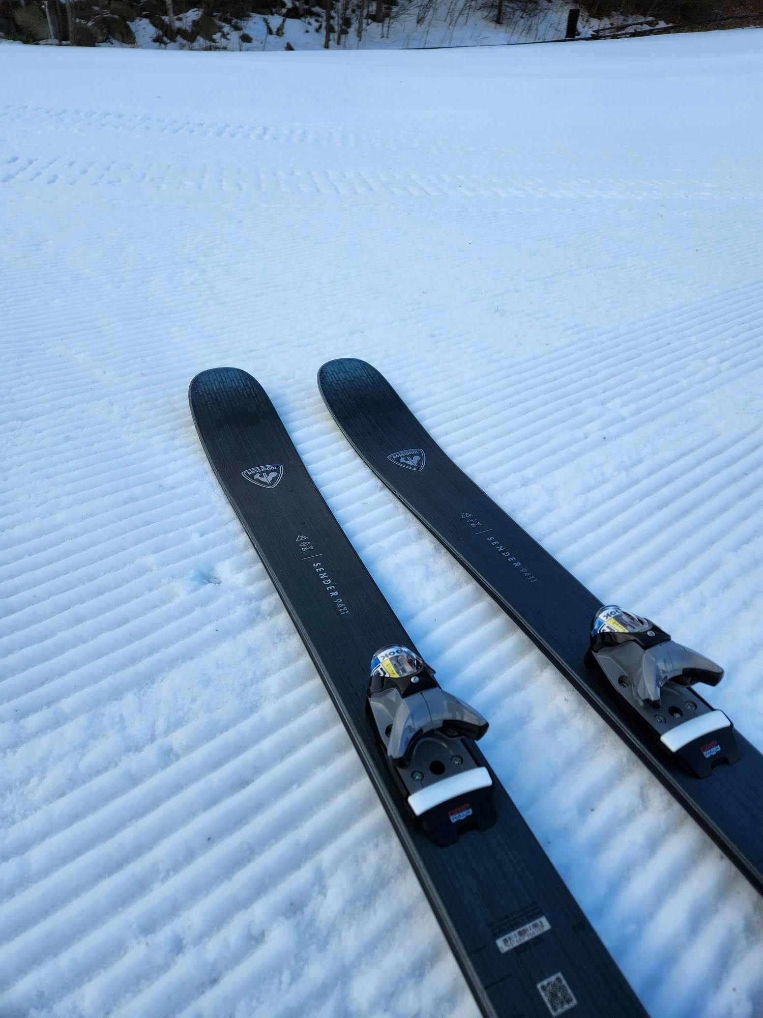 Tips of the  Rossignol Sender 94 Ti Skis · 2023.