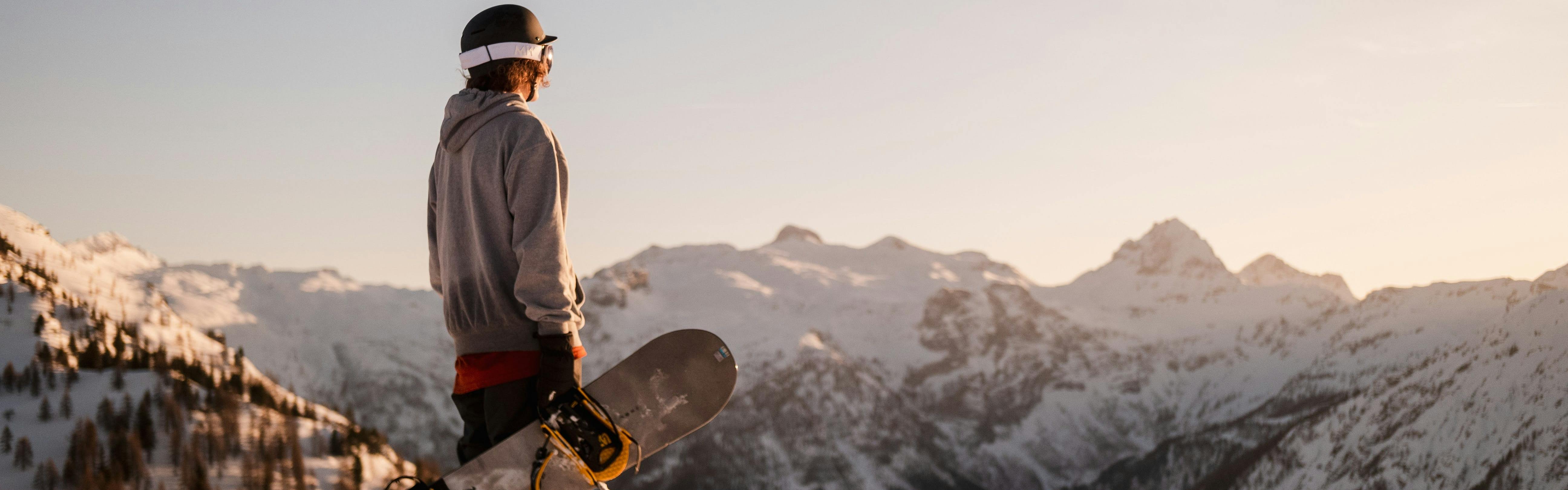 Snowboard Hoodies: How to Choose the Right One for You
