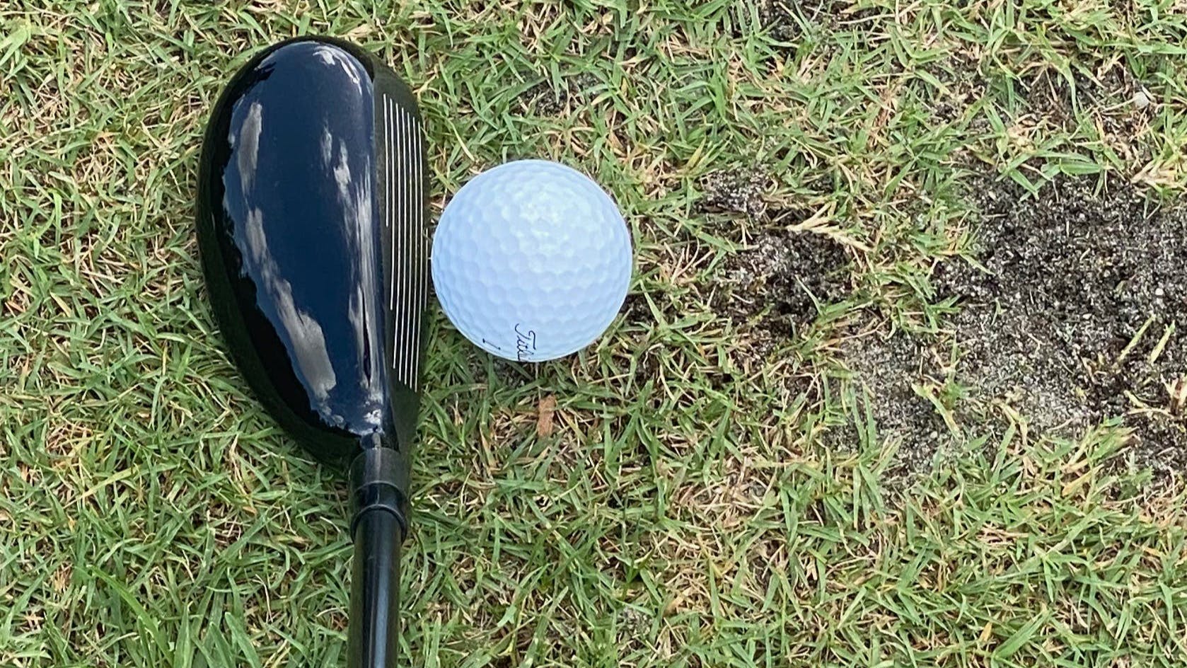 Top down view of the Callaway Apex Pro Hybrid.
