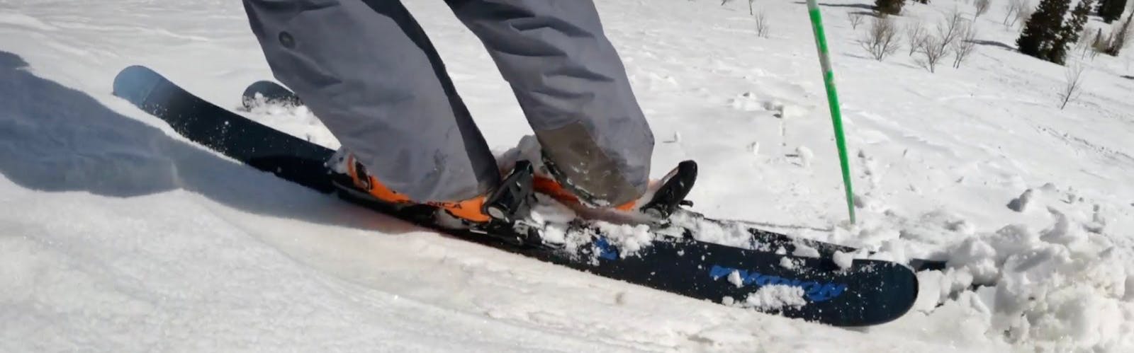 Closeup on the 2023 ​​Nordica Unleashed 98 skis in the snow