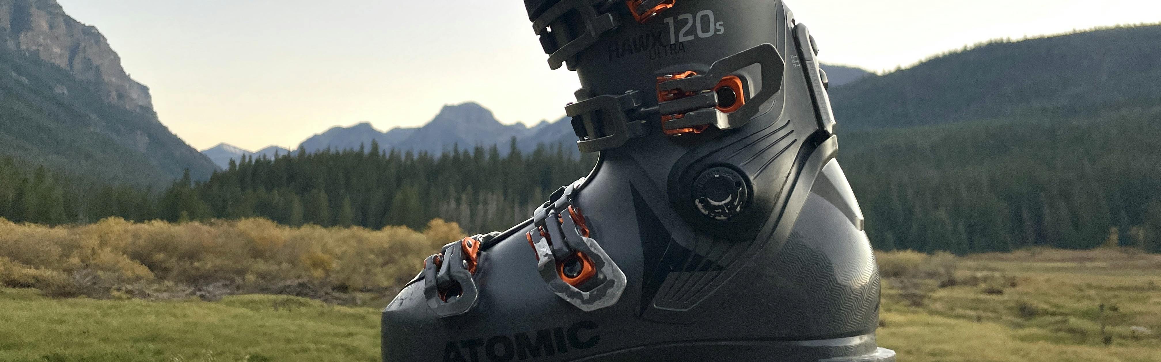 Ashley Furman stap in Nadenkend Expert Review: Atomic Hawx Ultra 120 S Ski Boots · 2020 | Curated.com