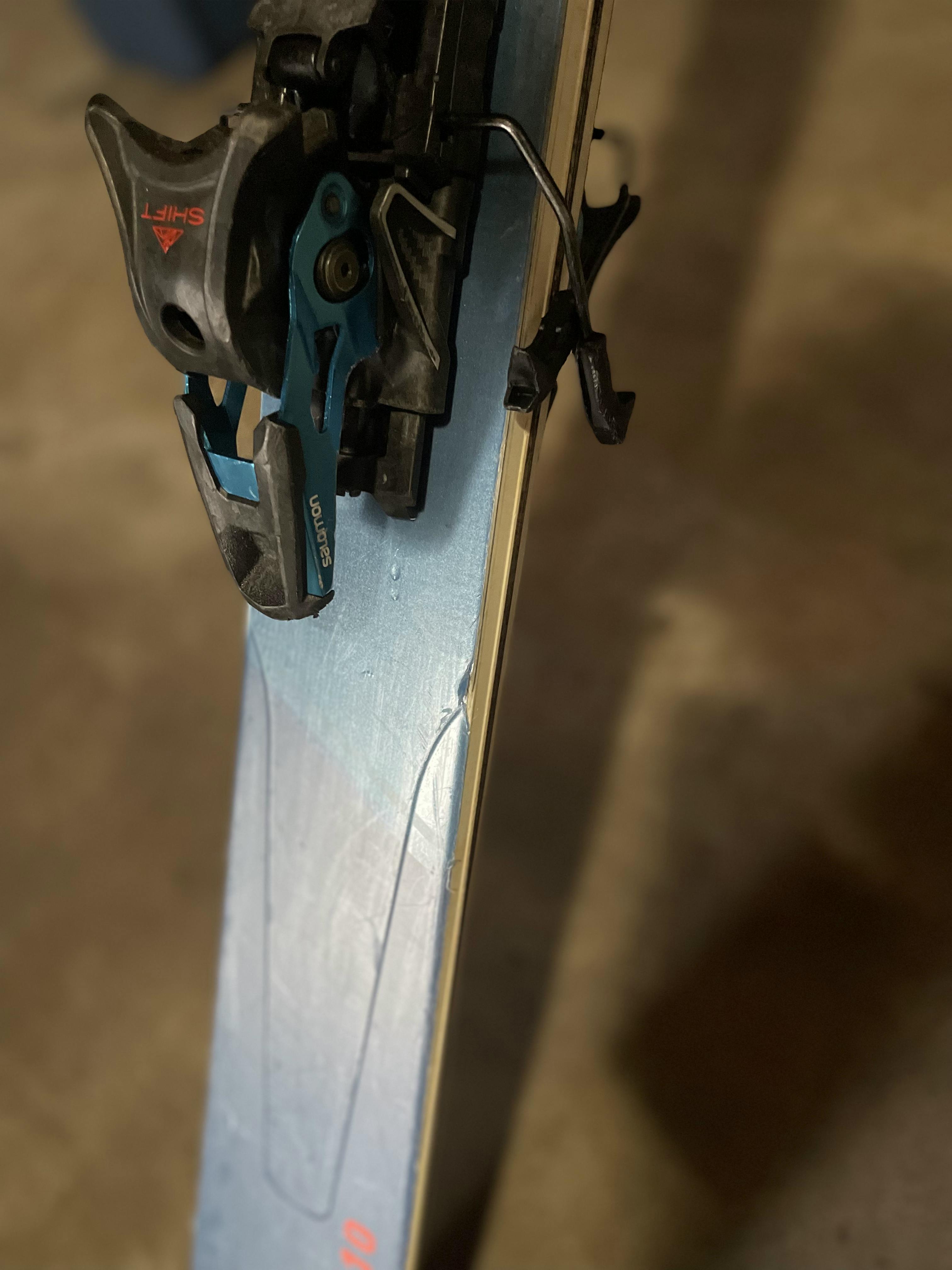 Heel binding on the Blizzard Rustler 10 Skis · 2022. 