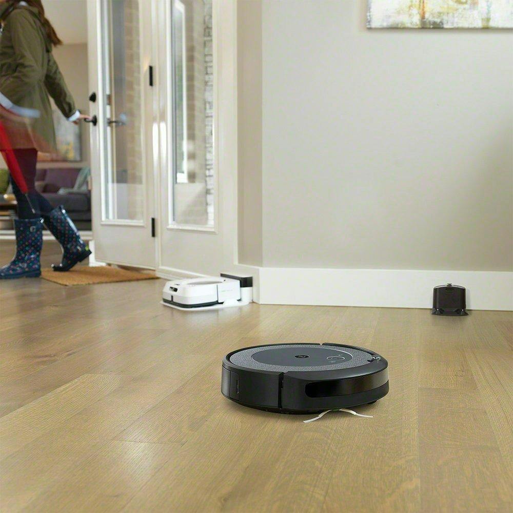 iRobot Roomba i3 Wi-Fi Robotic Vacuum Cleaner
