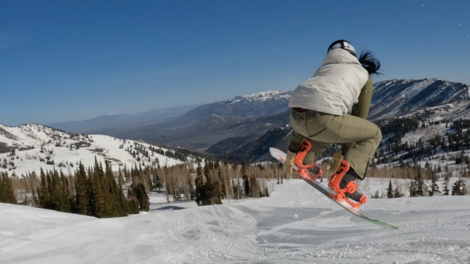 A snowboarder on the 2023 Bataleon Disaster Snowboard.
