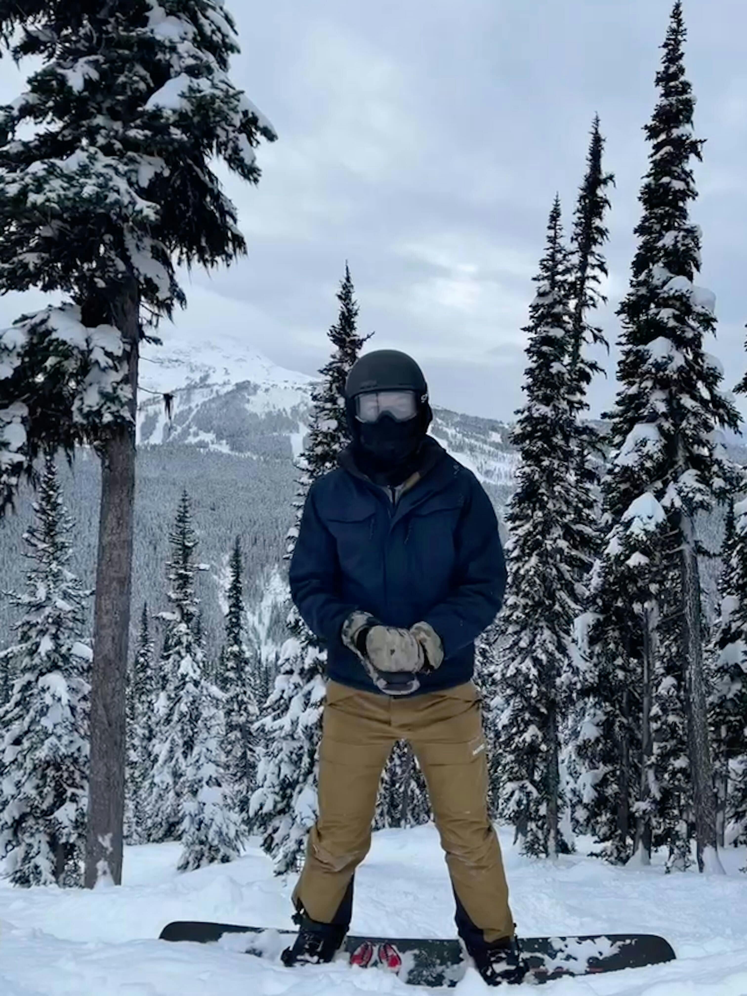 A snowboarder on the Arbor Spruce Snowboard Bindings.