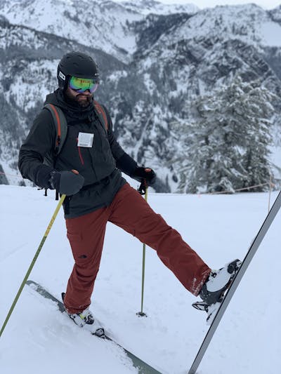 A skier kicking out his skis. He is wearing the Scarpa Maestrale RS Ski boots. 