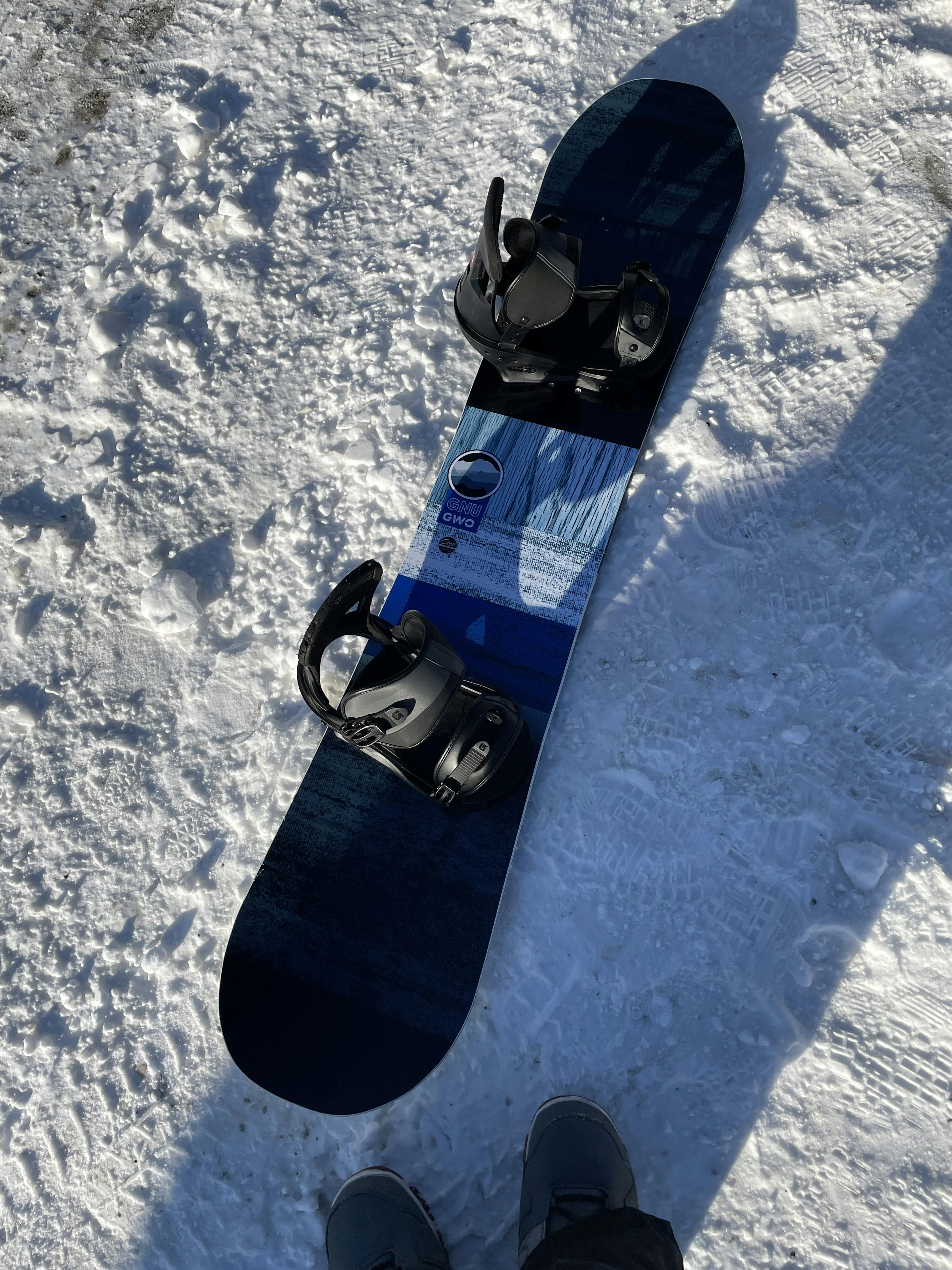Top down view of the GNU Gwo Snowboard · 2022.