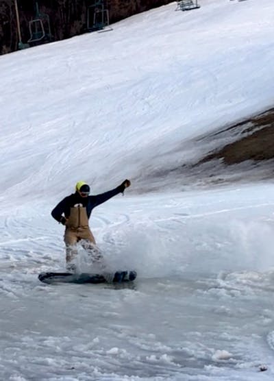 Nathan G. snowboarding with the NOW Pilot bindings.