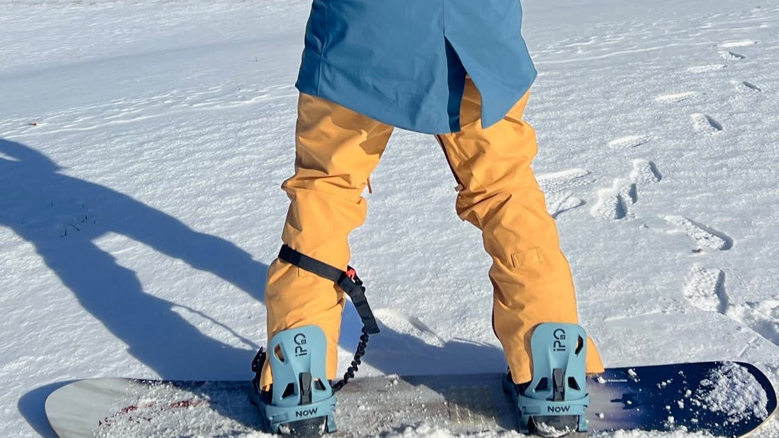 A snowboarder with the Now Ipo Snowboard Bindings