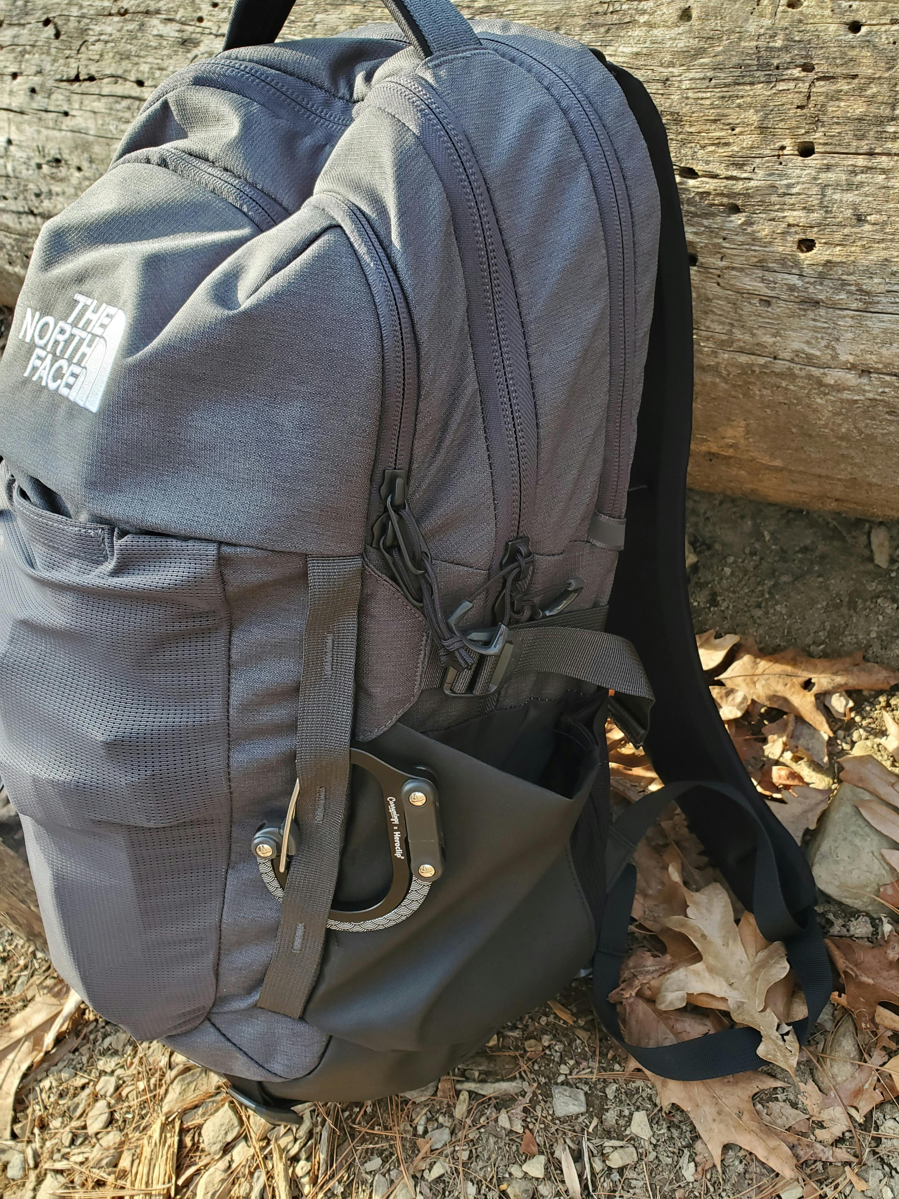 Side view of the The North Face Recon 30 Backpack.
