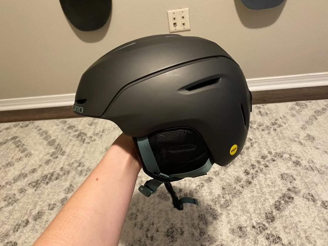 Side of the  Giro Neo MIPS Helmet.