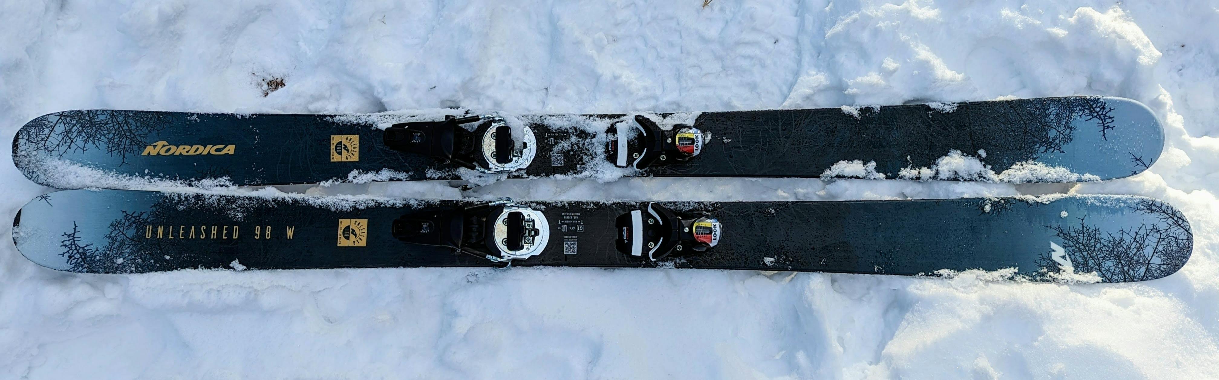 Top down view of the Nordica Unleashed 98 W skis. 