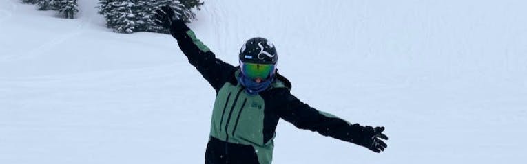 A skier in the Mountain Hardwear Men's Sky Ridge™ GORE-TEX® Shell Jacket.