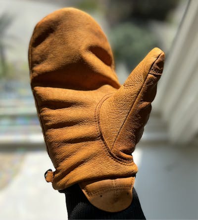 The Flylow Unicorn Mitten in Natural Black.