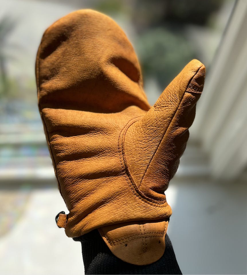The Flylow Unicorn Mitten in Natural Black.