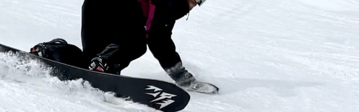 A snowboarder on the Jones Stratos Snowboard · 2023.