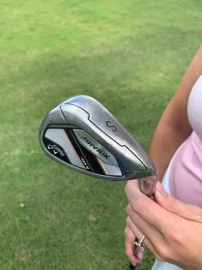 Close up of a club from the Callaway Women's Mavrik Max Combo Set.