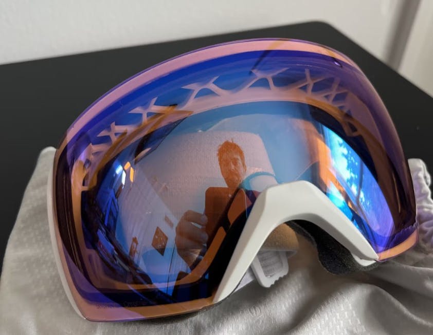 Smith Skyline XL Goggles with the Rose Flash ChromaPop Lens.