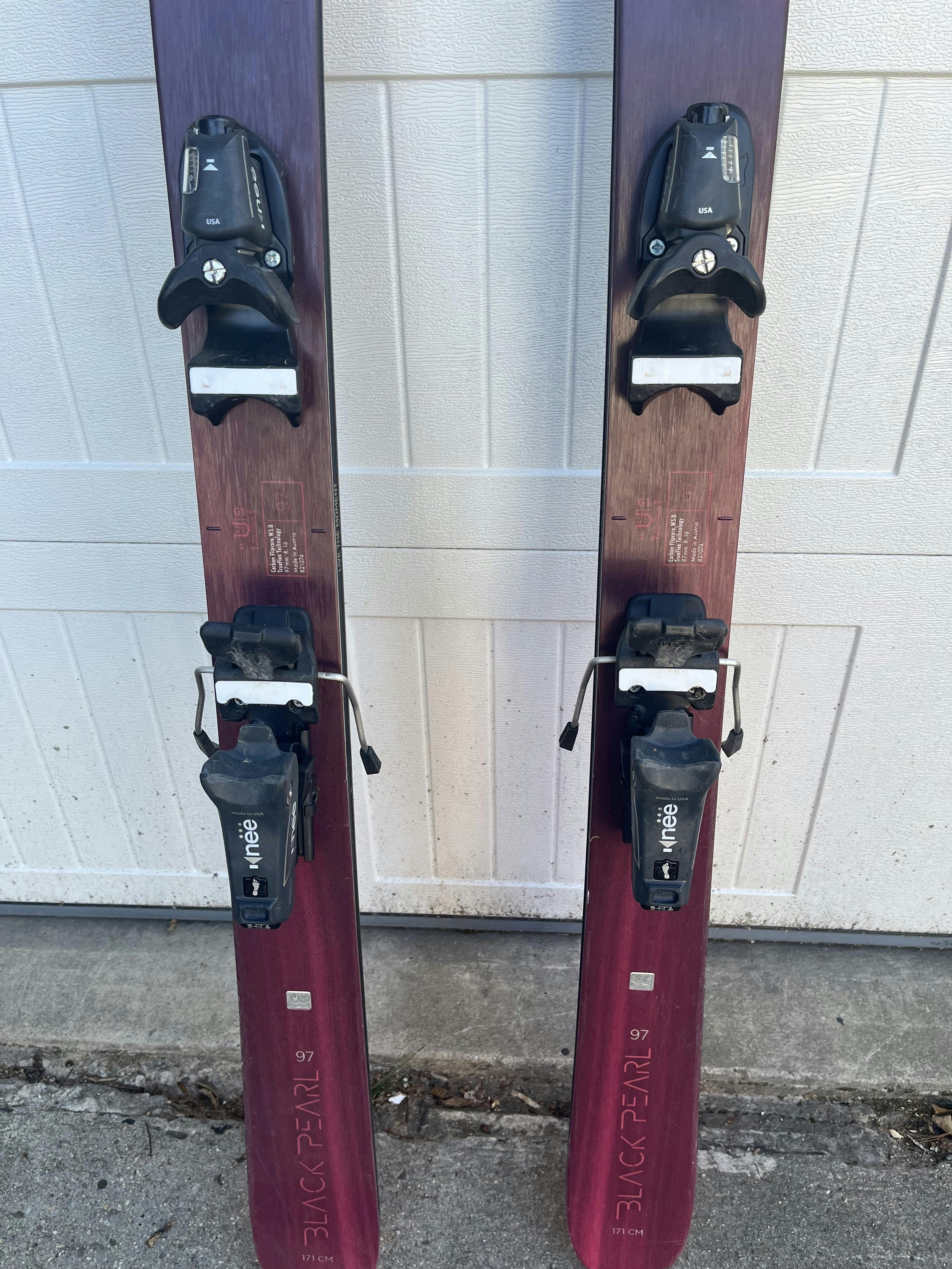 Second Life Marketplace - WS women's carving skis with pink ski boots