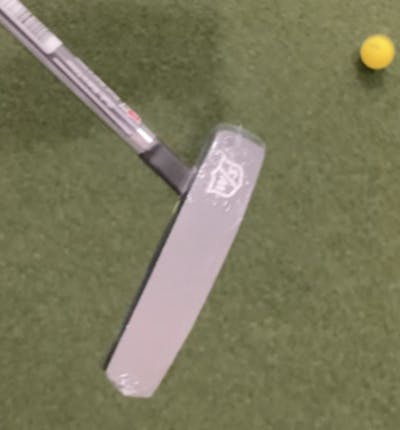 The face of the Wilson Infinite Putter The L. 