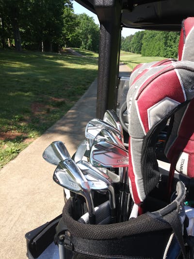 Golf Irons in a golf bag.