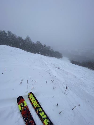 Top down view of the K2 Reckoner 112 Skis. 
