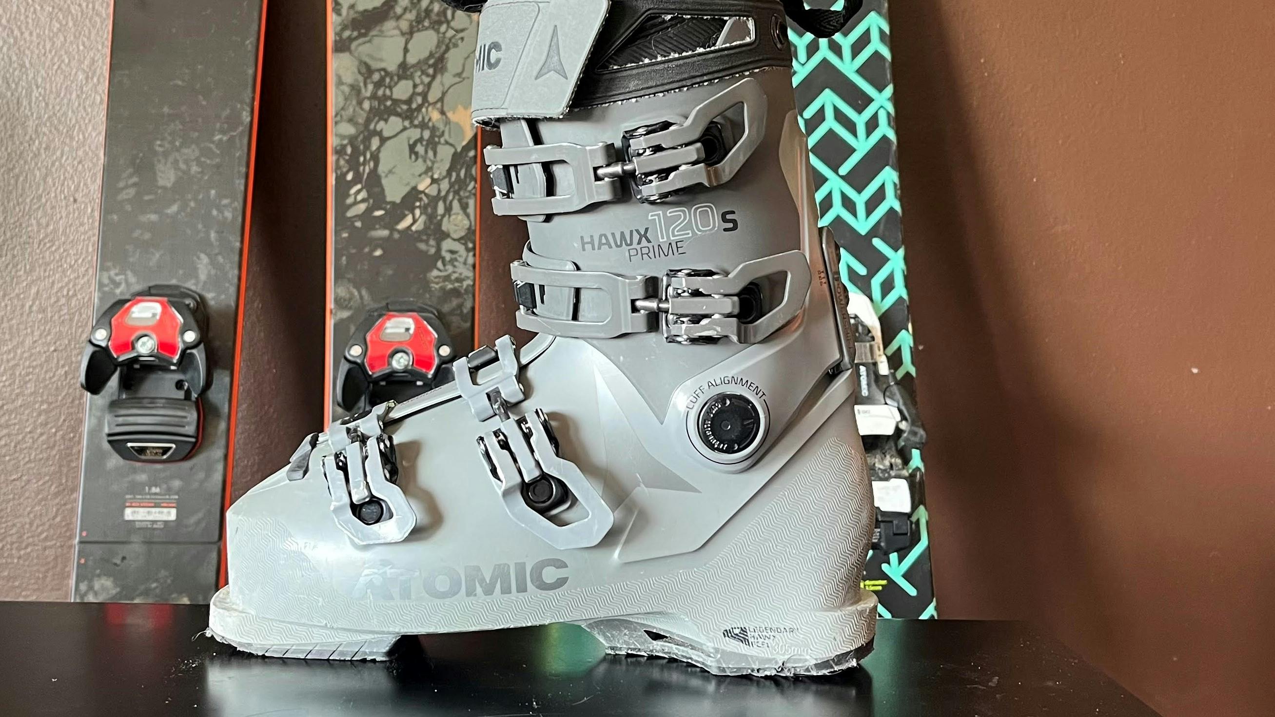 The Atomic Hawx Prime 120 S Ski Boots · 2021.