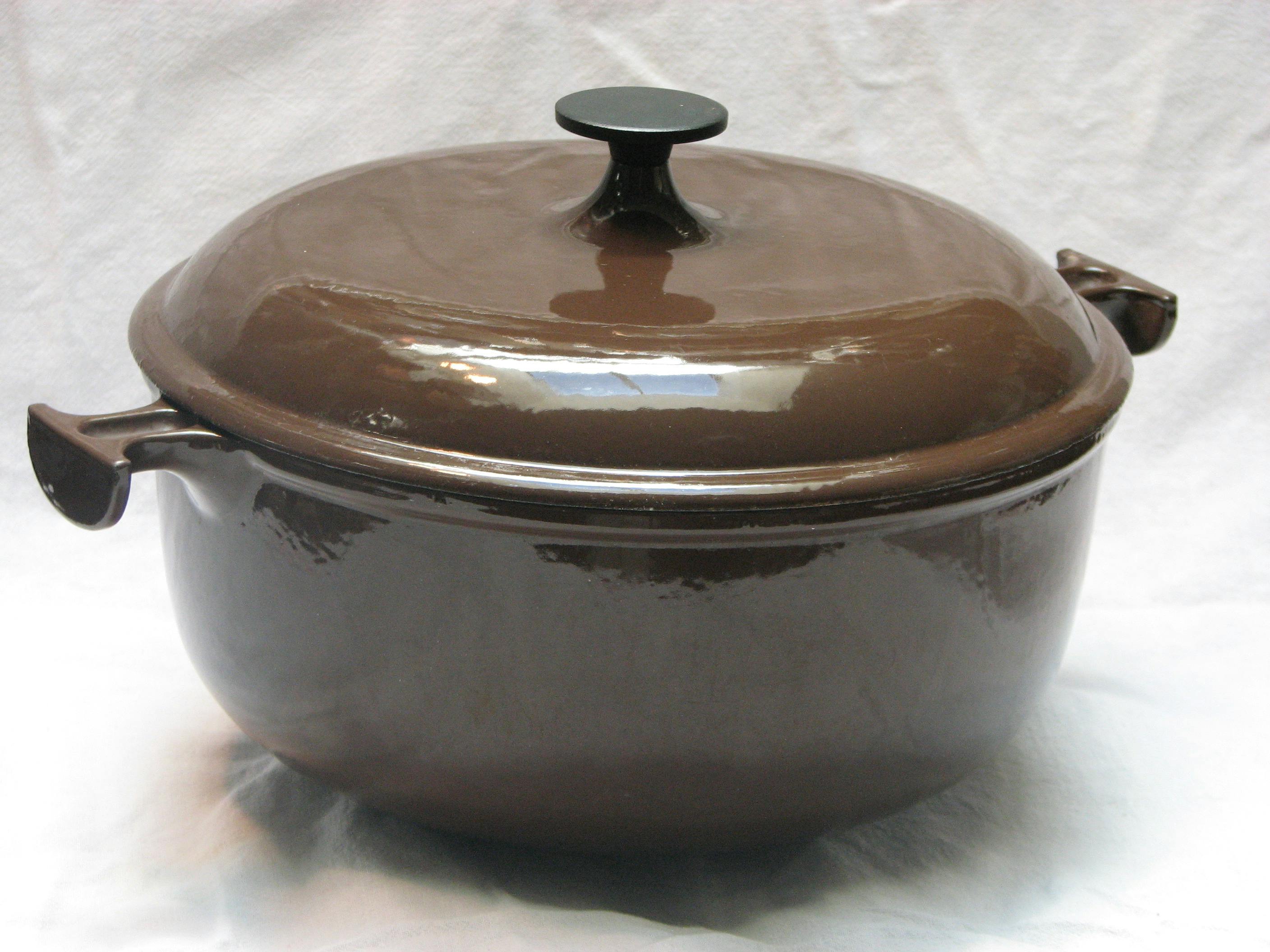 Le Creuset french/dutch oven from the La Mama line.