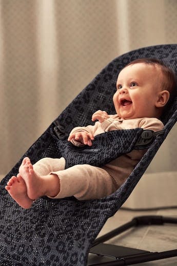 BabyBjörn Bouncer Bliss in Mesh · Anthracite/Leopard