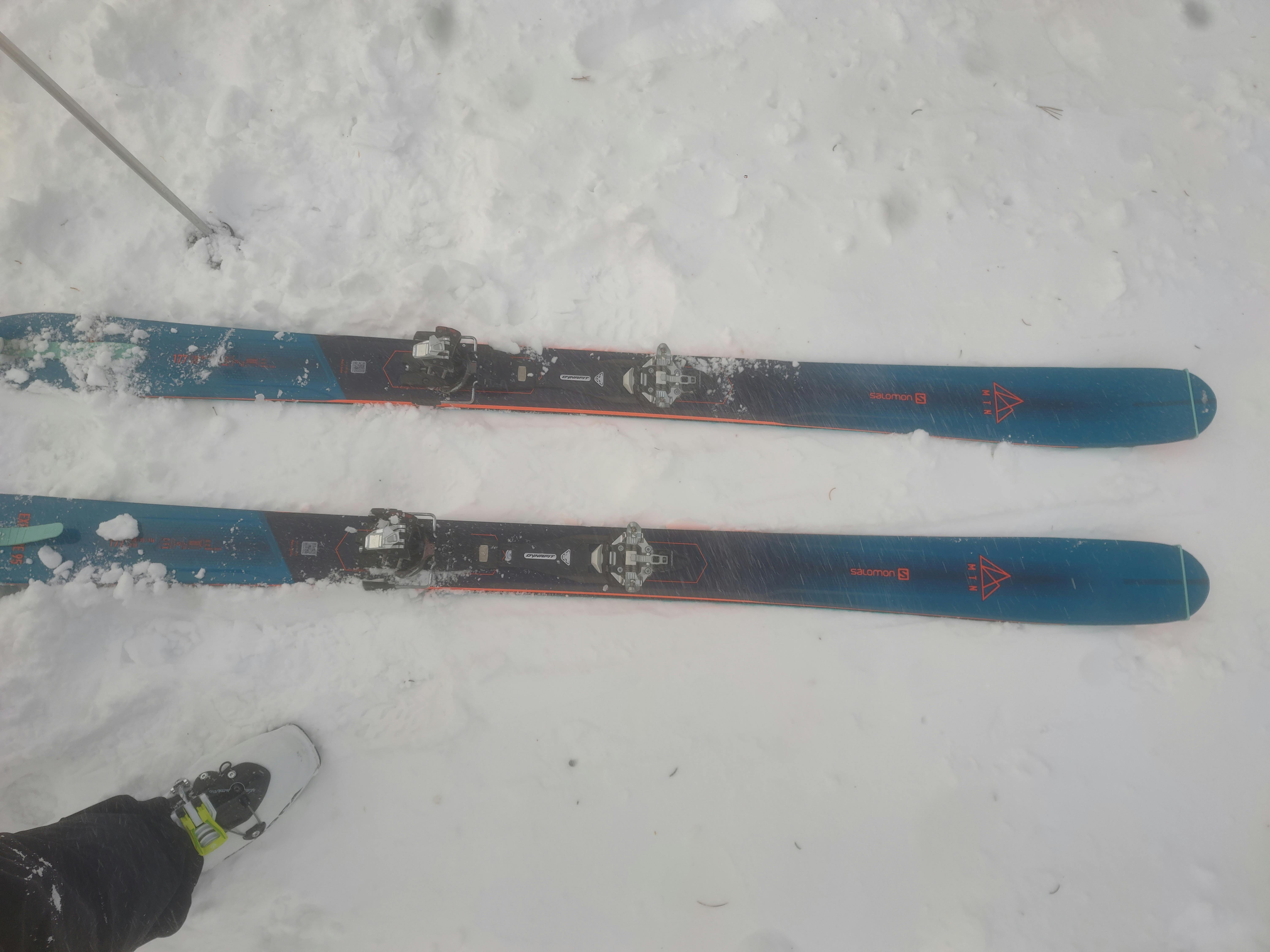 Top down view of the Salomon MTN skis. 