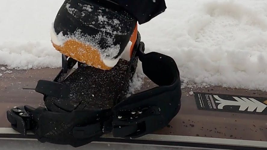Up close on strapping into the 2023 Burton Cartographer snowboard