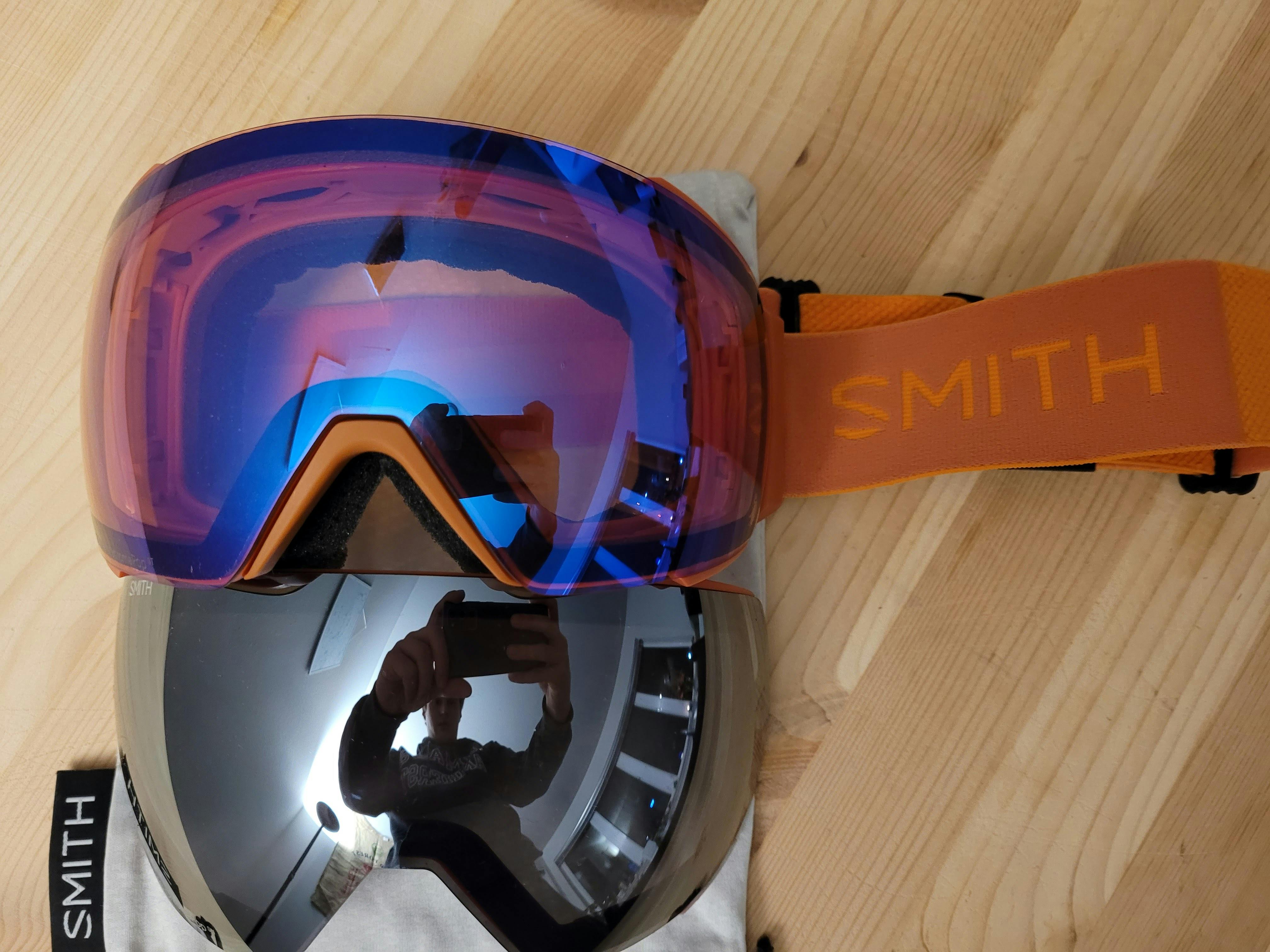 Close up of the Smith I/O MAG Goggles.