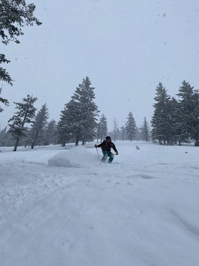 A skier turning down a snowy mountain. 