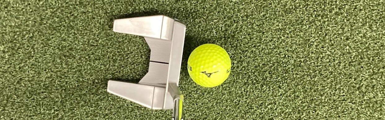 The TaylorMade TP HydroBlast Bandon 3 Short Slant in front of a golf ball. 