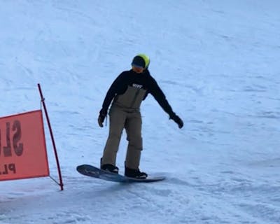 Nathan G. snowboarding with the NOW Pilot bindings