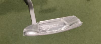 Back of the Wilson Infinite Putter Windy City.