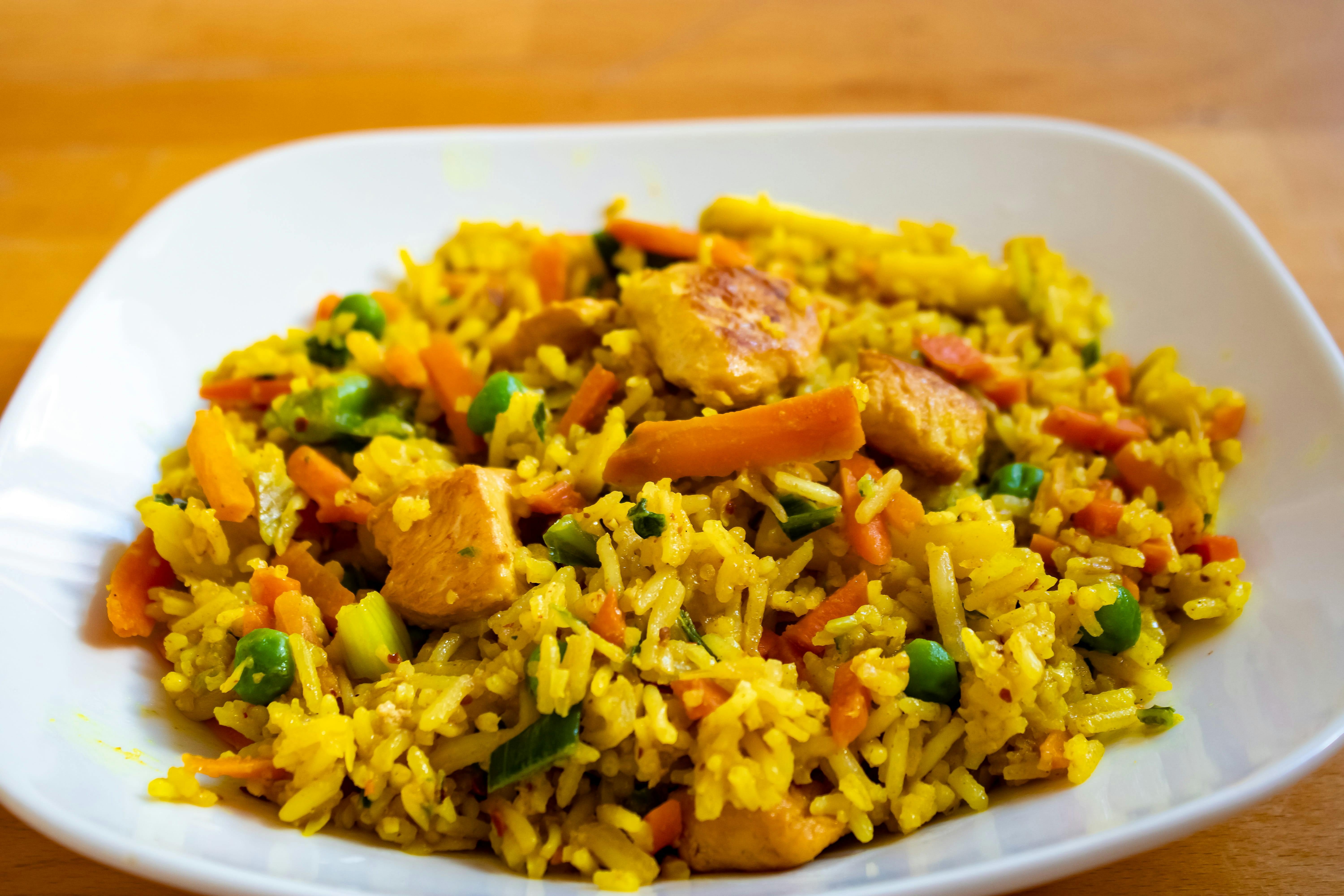 Какие блюда из риса. Блюда с рисом. Восточные блюда из риса. Марокканские блюда с рисом. Рис по мароккански.