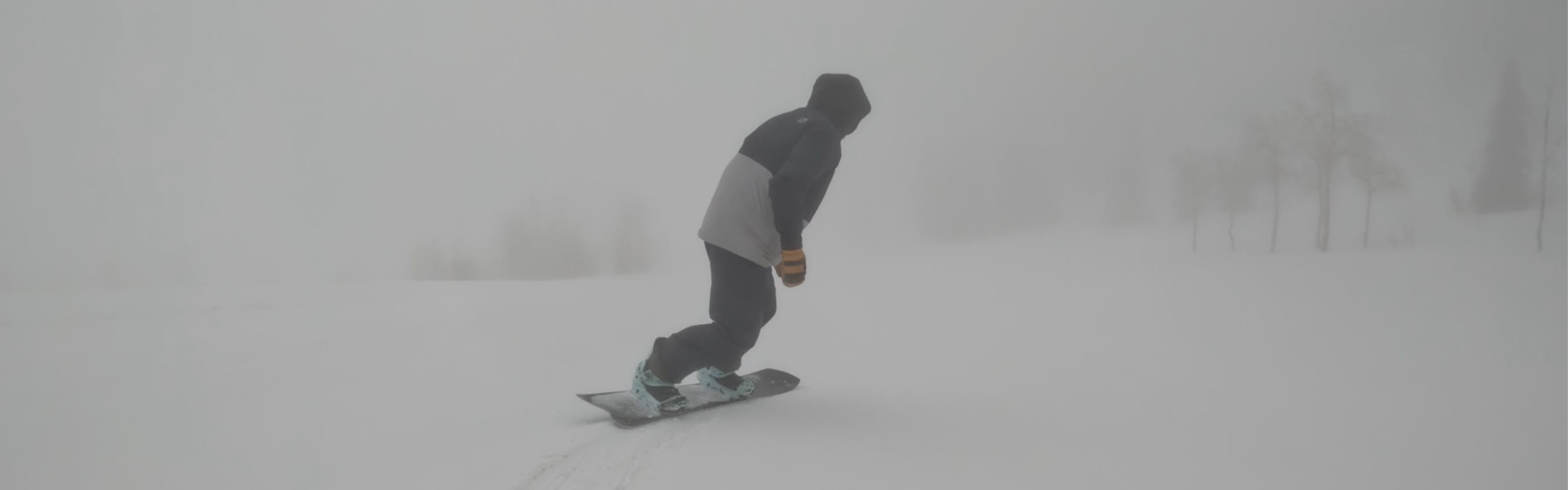 A snowboarder on the 2023 Nitro Squash Snowboard.