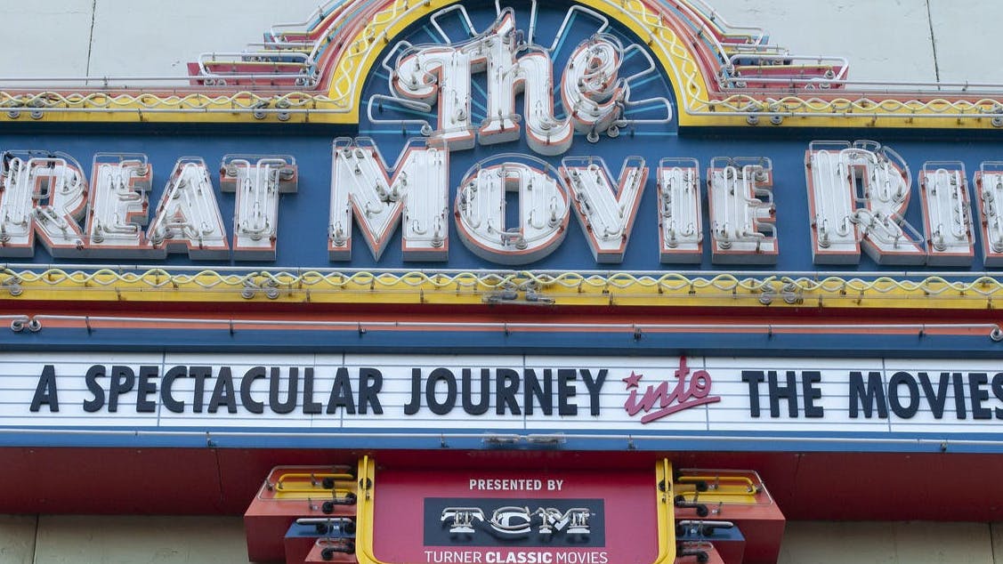 A sign that says "Great Movie Ride". 